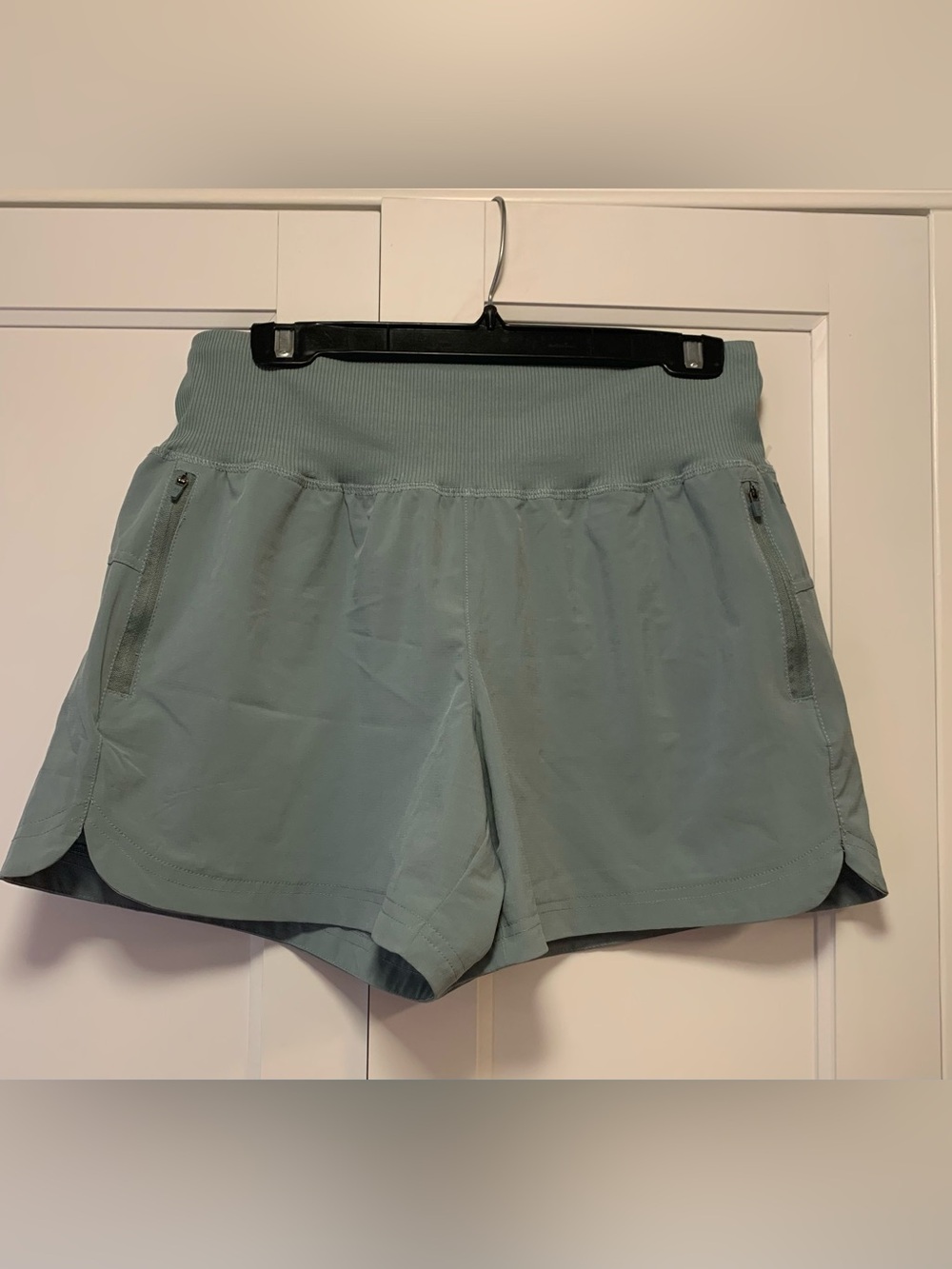 Avalanche High-Waist Women’s Athletic Shorts in Sage Green size large